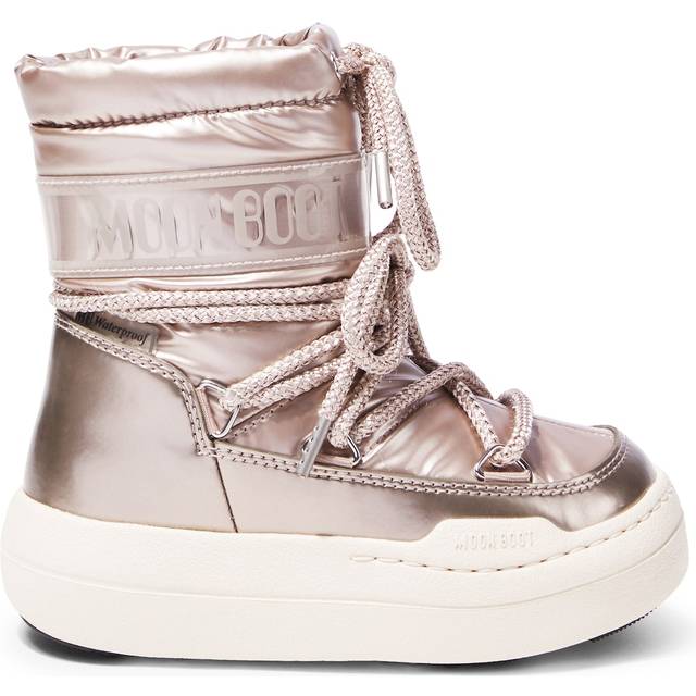 Moon boots for barn